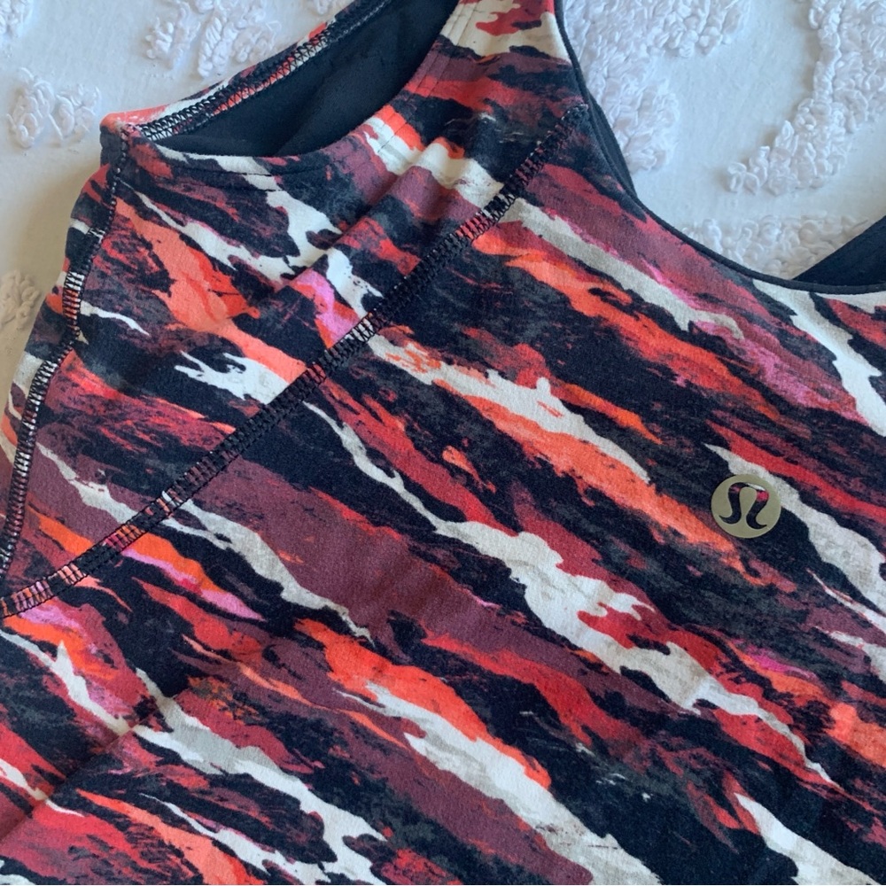 Women’s 6 LULULEMON Align Cropped Tank Lunar New Year Tiger Tide Smoky Red Multi - Picture 4 of 6